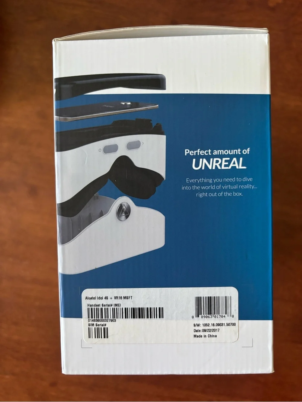 Alcatel Idol 4S with Windows 10, a smartphone virtual reality headset